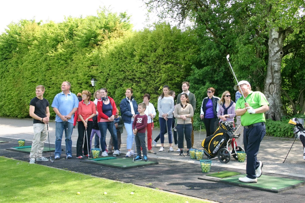 Kostenloses Schnuppergolfen in der Golfschule Gröbenbach am 7. Mai